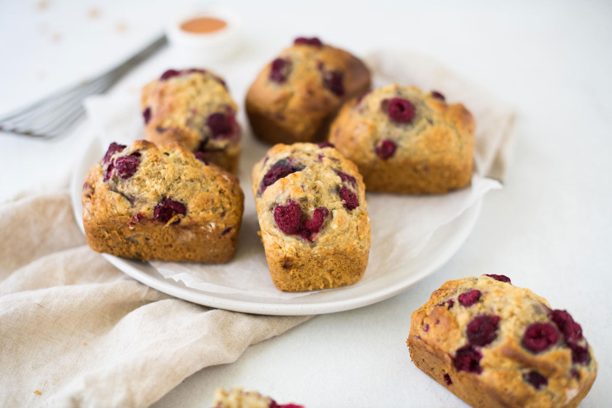 Mini Banana and Berry Loaves  – Bec & Bello